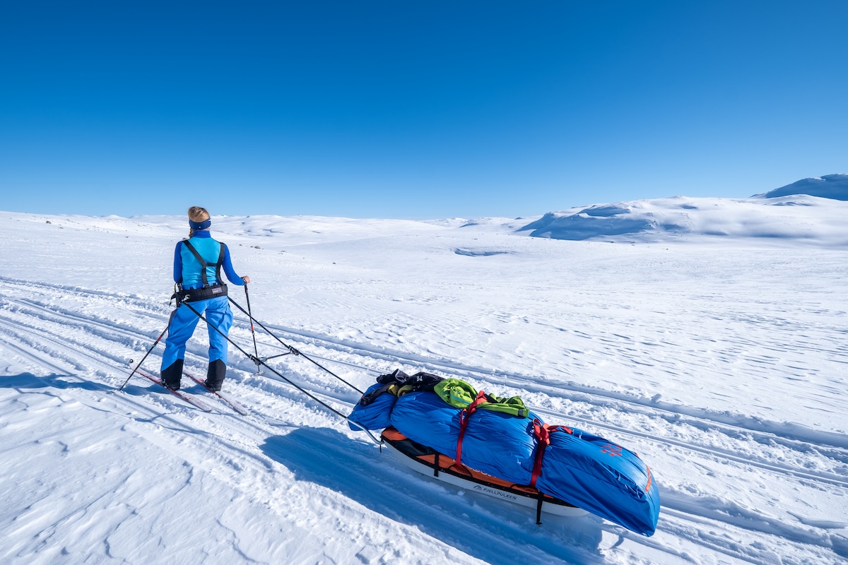 Skiing across Hardangervidda