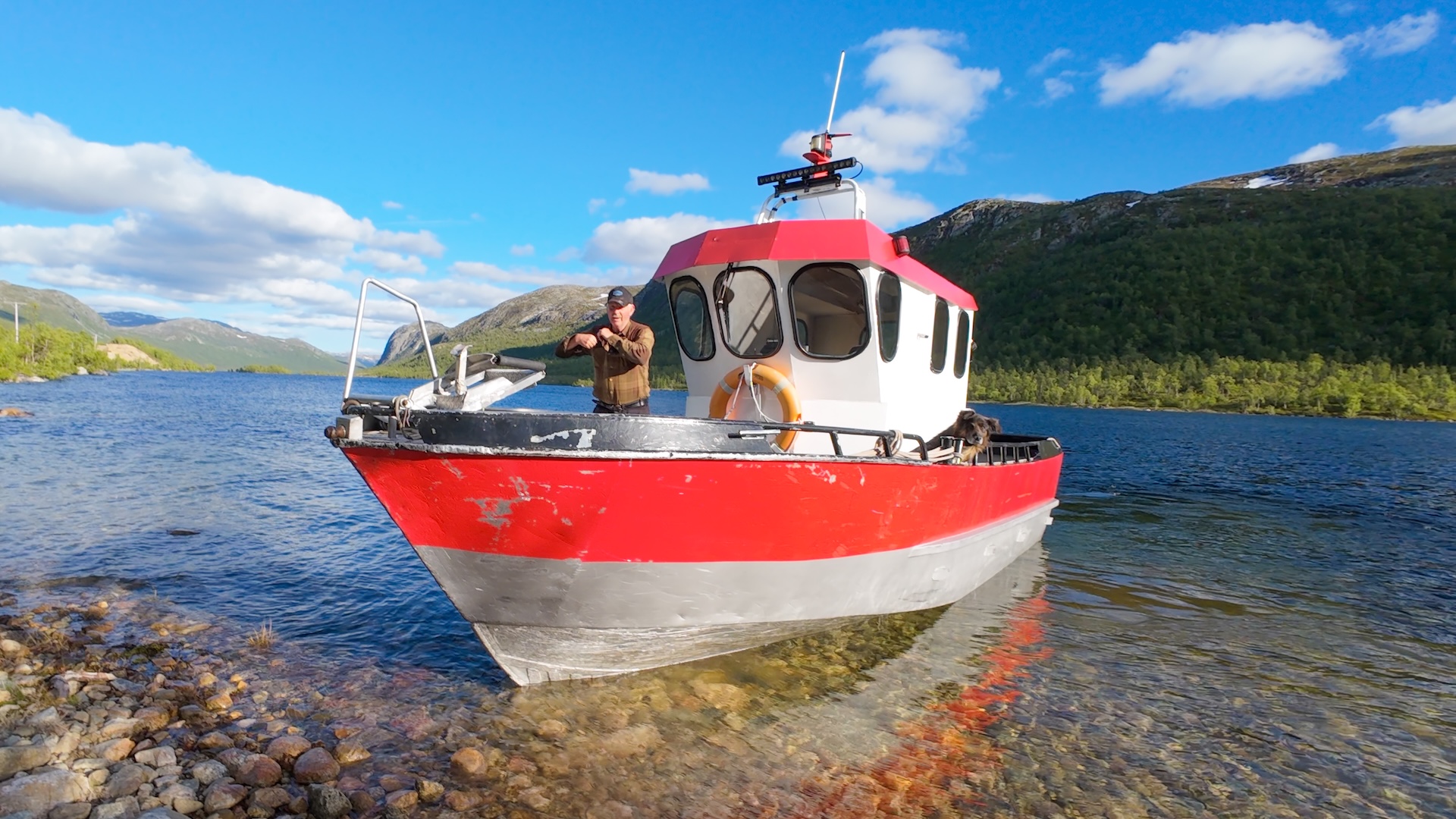 Harald Hovden offering boat transportation on Møsvatn